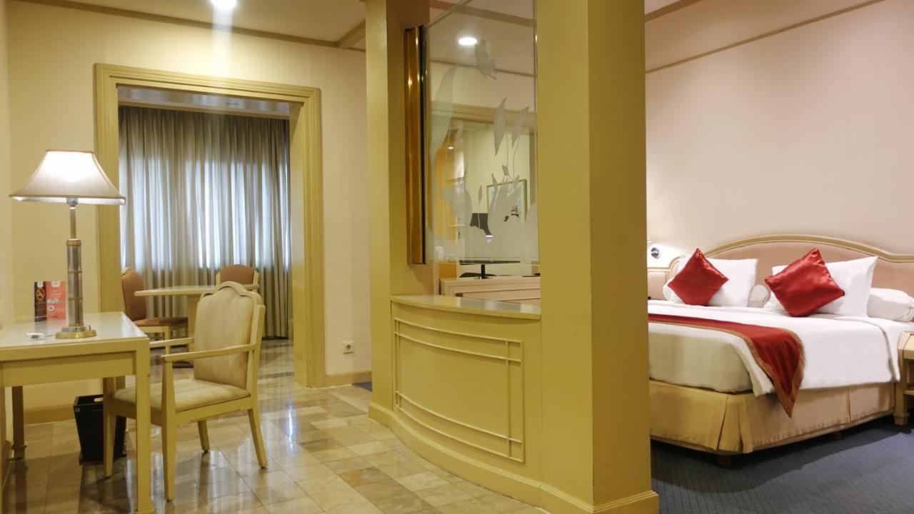 Grand Hotel Preanger Bandung Exterior photo