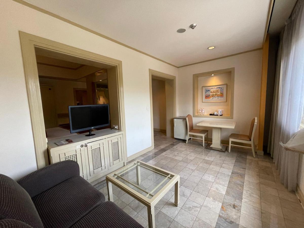 Grand Hotel Preanger Bandung Exterior photo