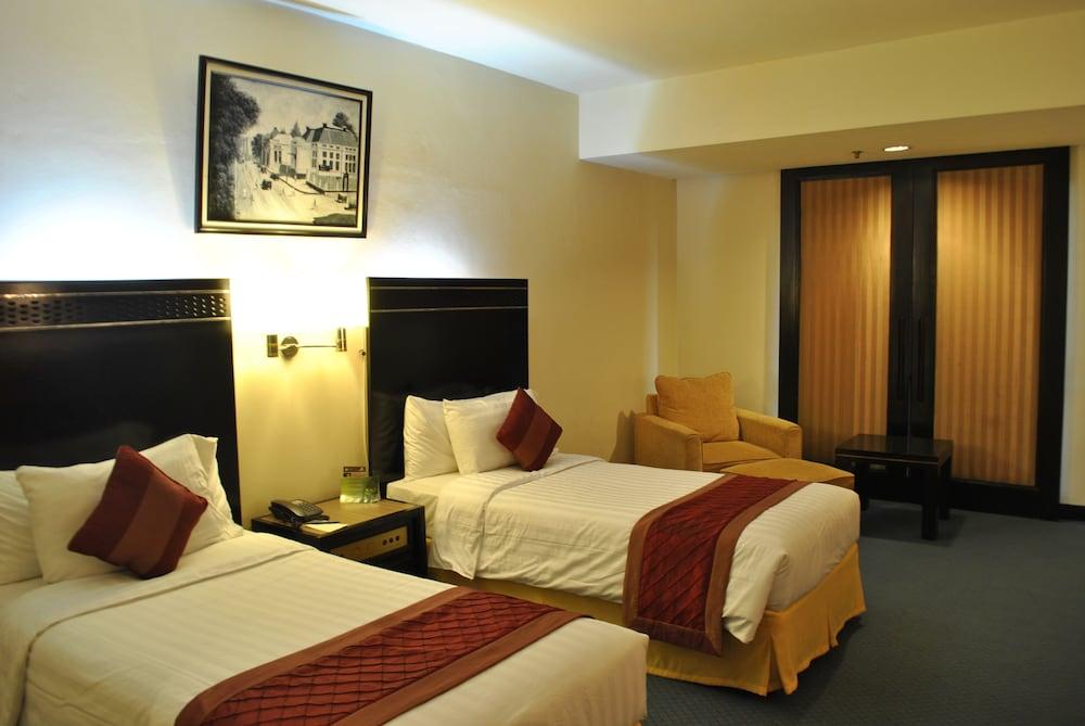 Grand Hotel Preanger Bandung Exterior photo