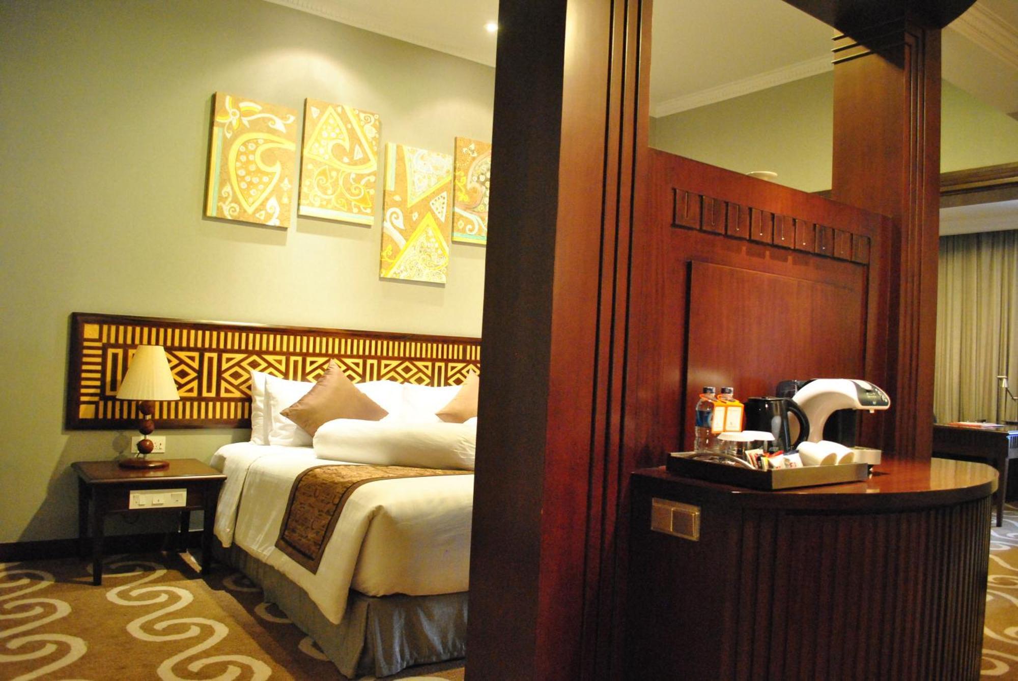 Grand Hotel Preanger Bandung Room photo