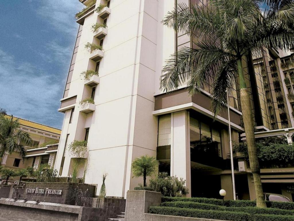 Grand Hotel Preanger Bandung Exterior photo