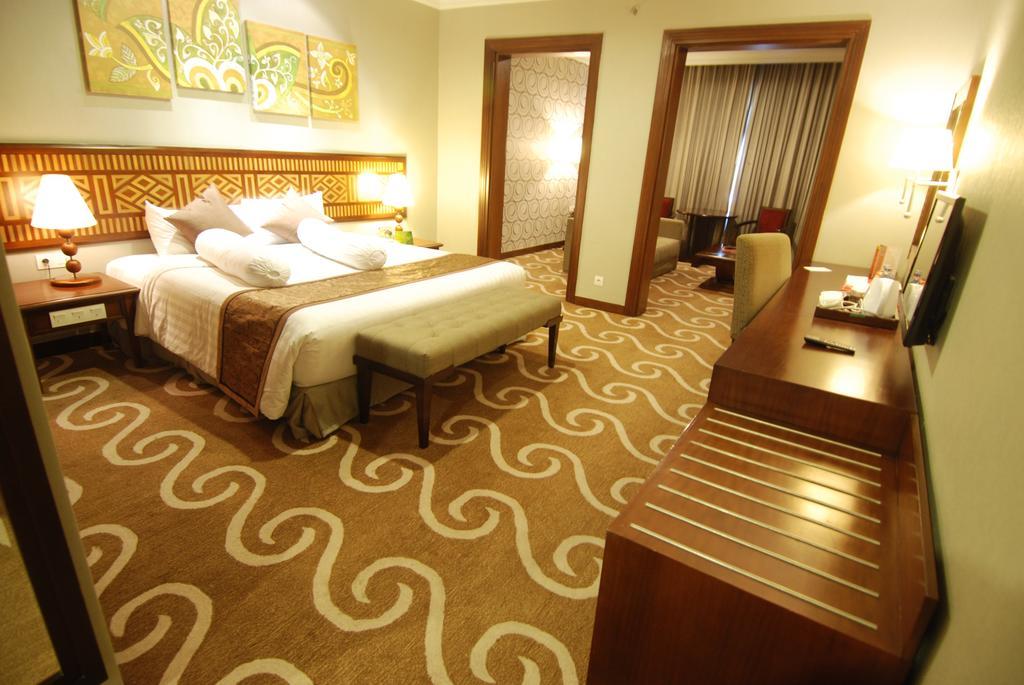 Grand Hotel Preanger Bandung Exterior photo
