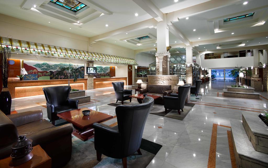 Grand Hotel Preanger Bandung Exterior photo