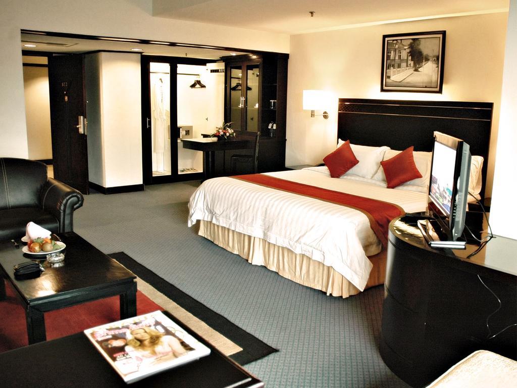 Grand Hotel Preanger Bandung Room photo