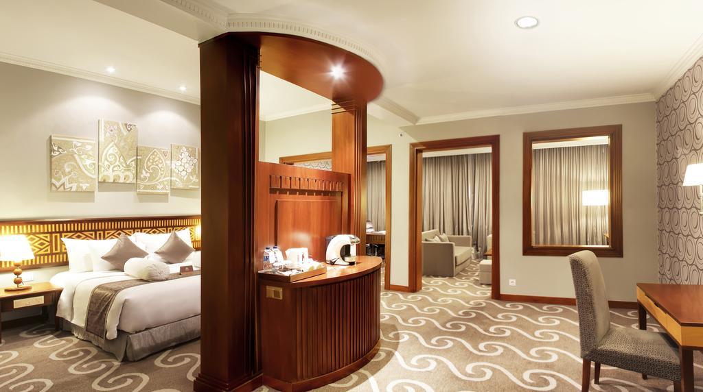 Grand Hotel Preanger Bandung Exterior photo