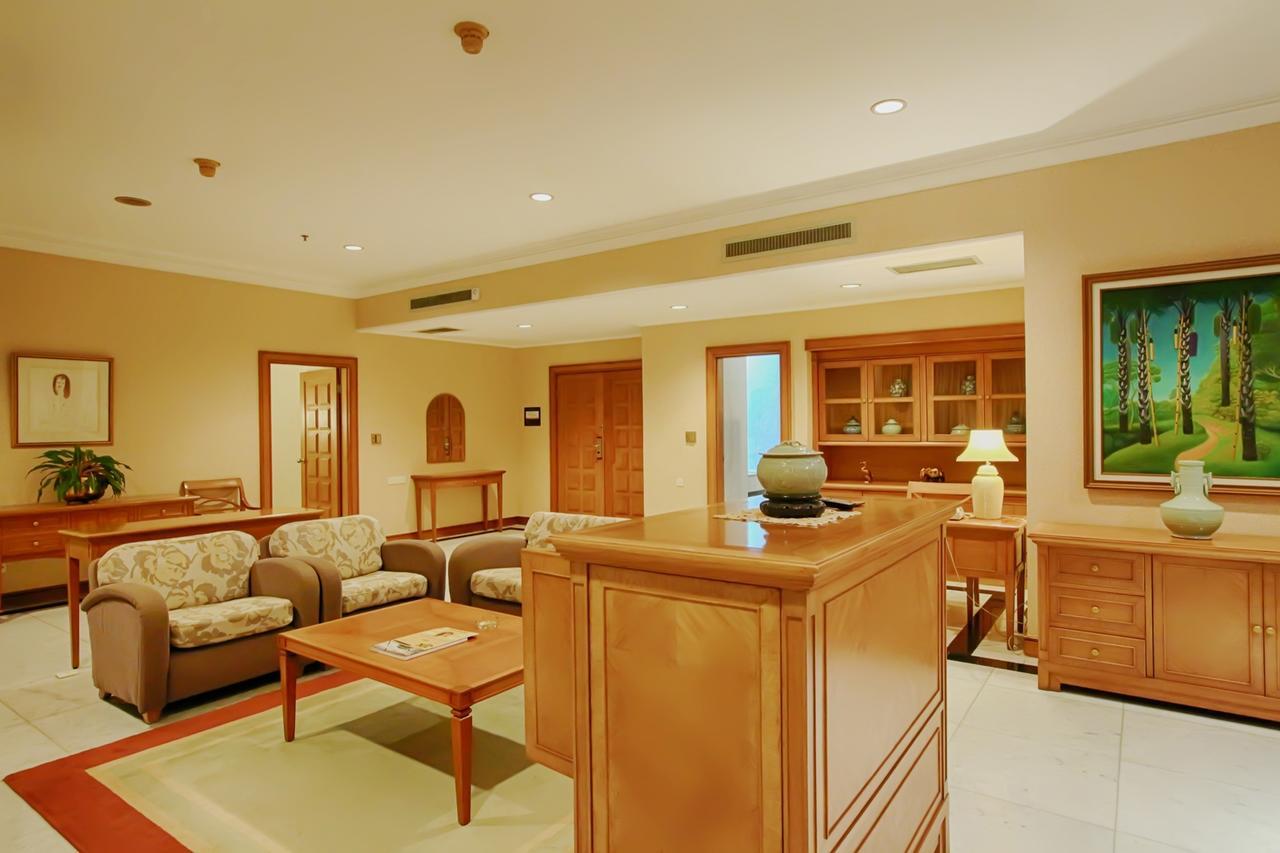 Grand Hotel Preanger Bandung Exterior photo