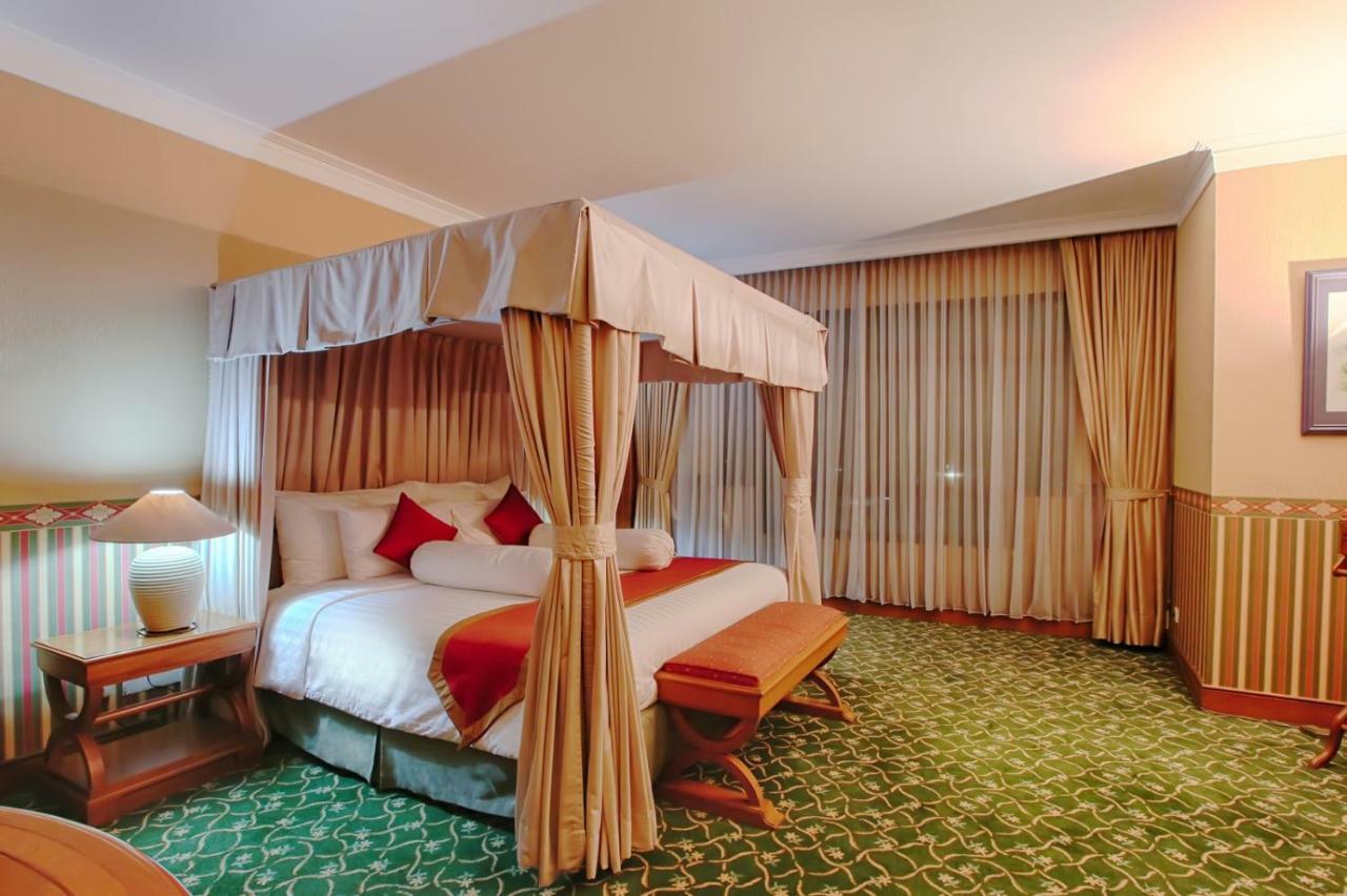 Grand Hotel Preanger Bandung Exterior photo